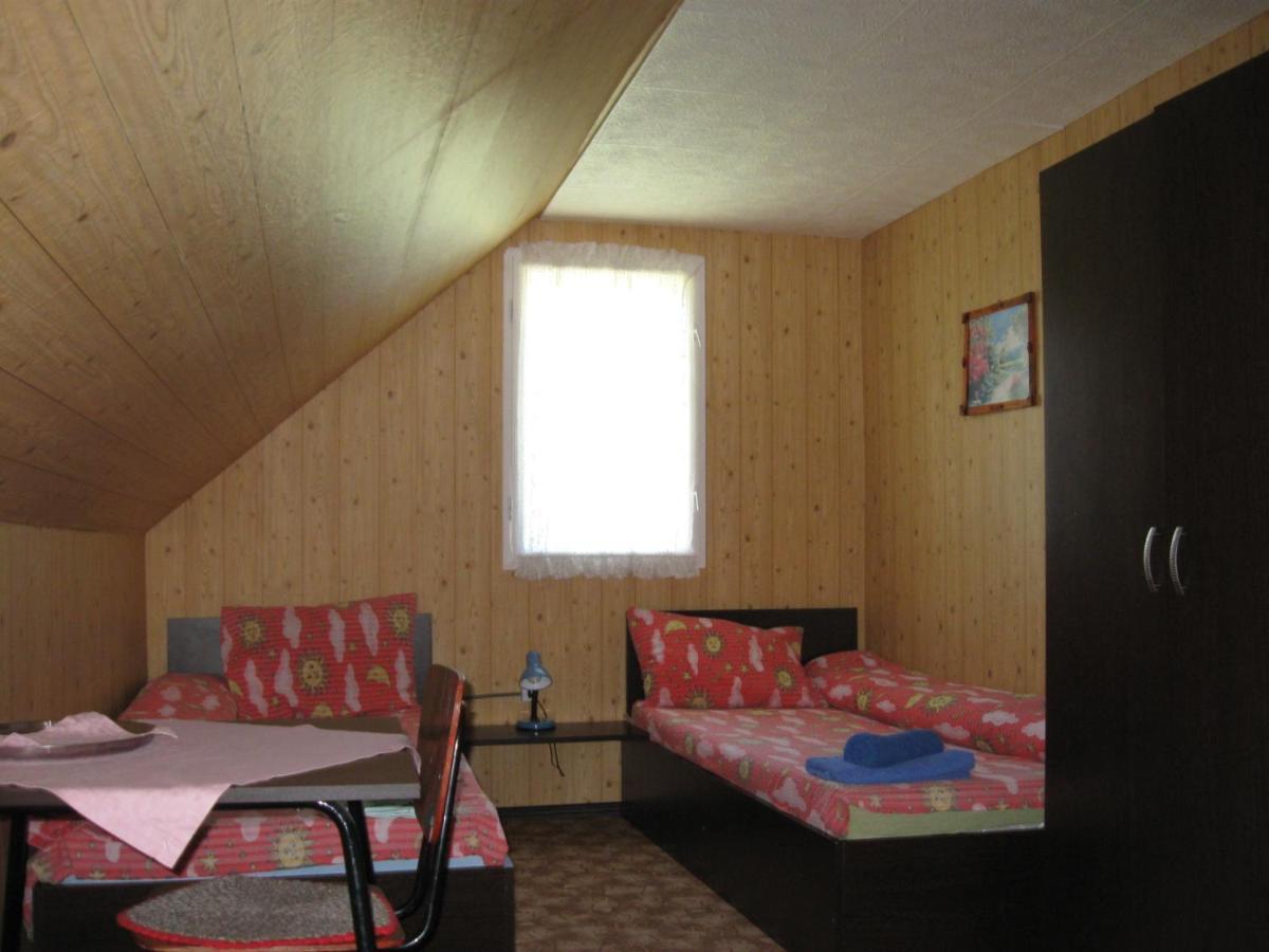 Podina Guest House Gyálukaluluj Kültér fotó