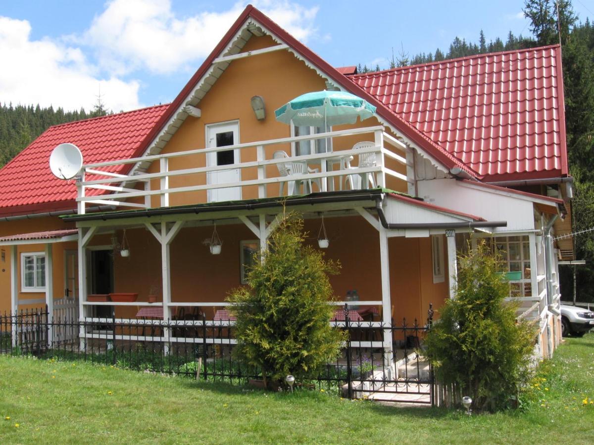 Podina Guest House Gyálukaluluj Kültér fotó